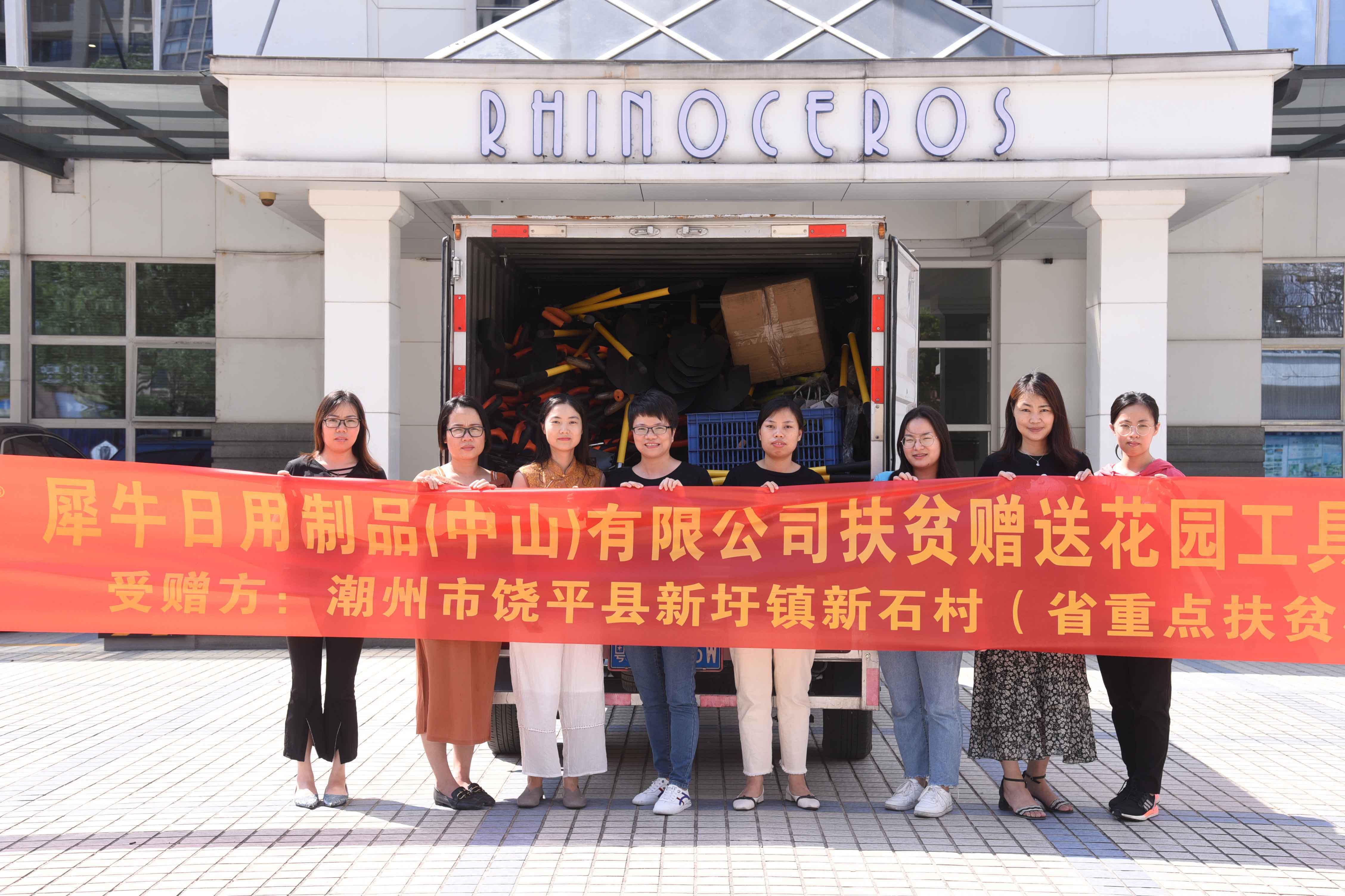 گل سرخ در دست او طعم در معدن